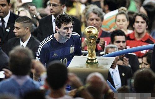 CBA首秀17分钟砍8分3板！宏远18岁小将征服杜锋，二飞为他提前退役（CBA处子秀17分钟8分3板！宏远18岁新星获杜锋认可，二飞为其提前退役）