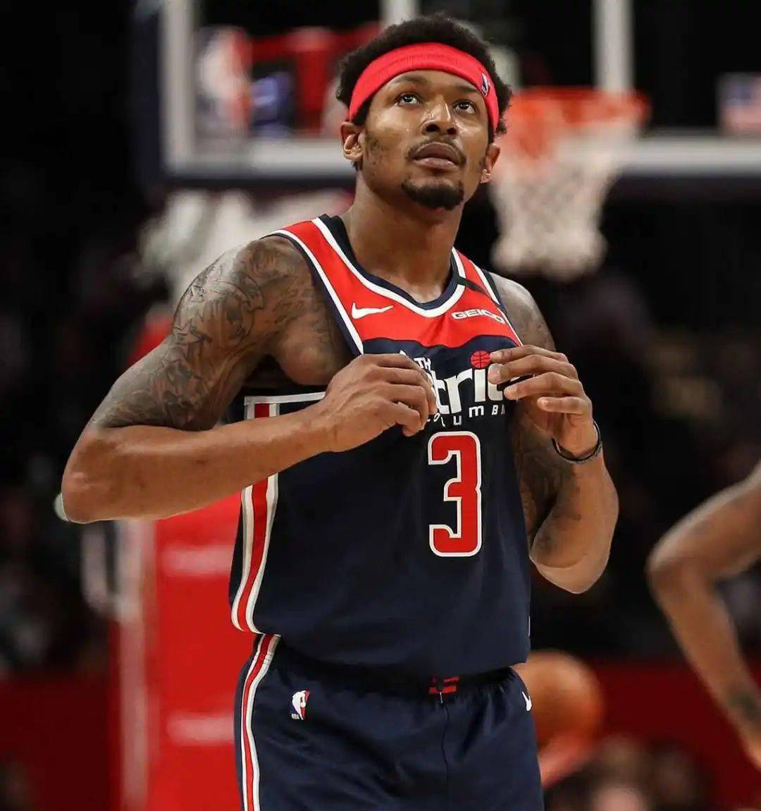 西甲第19轮：姆巴佩2射1传阿诺德助攻+伤退 皇马3-0毕巴距榜首1分（西甲第19轮：姆巴佩梅开二度外加助攻 阿诺德助攻后伤退 皇马3-0毕巴距榜首仅差1分）